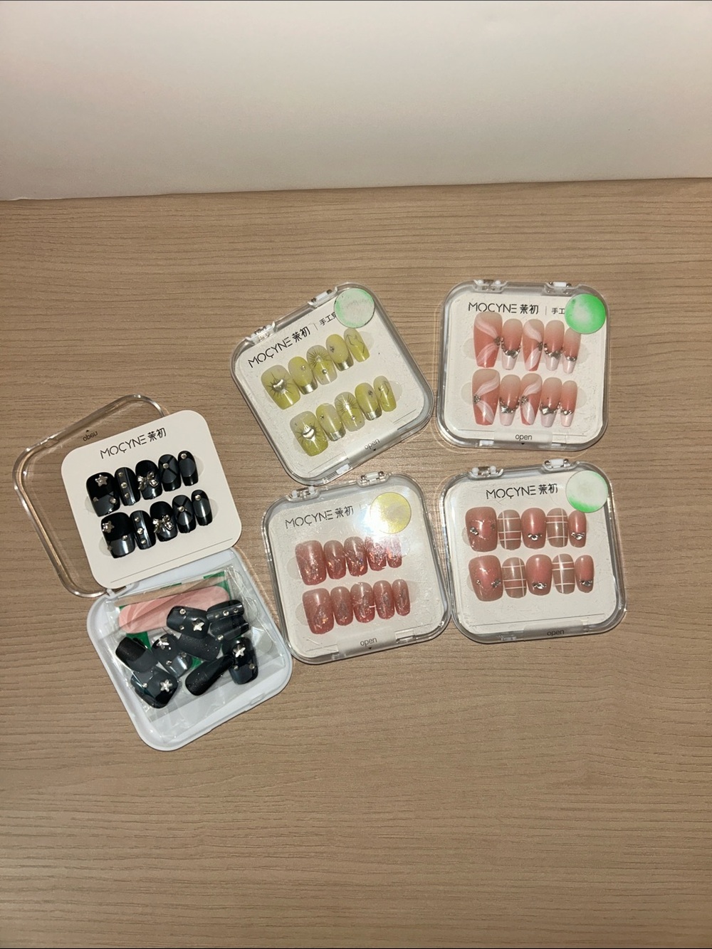 MOCYNE Press-On Nail Sets - Mixed Colors